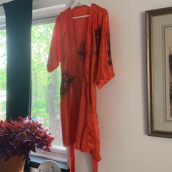 • Silk Morning Robe • - Picture 4 of 7